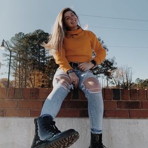 Meet your Posher, Laurie